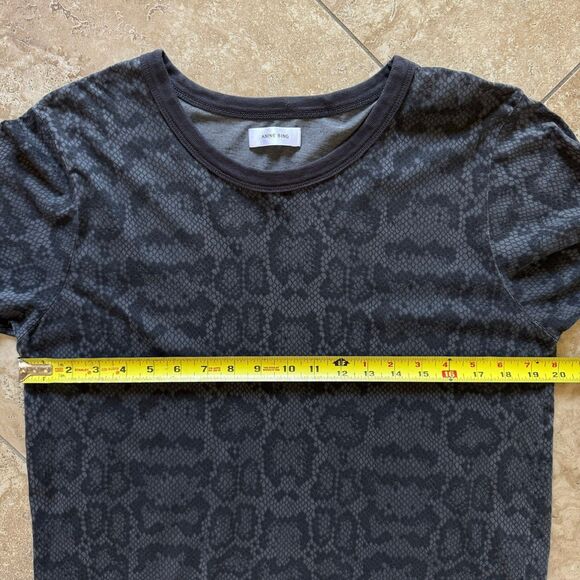 ANINE BING Python Snake Print Tee Shirt Womens Large Gray Crewneck Short Sleeve - Picture 8 of 9